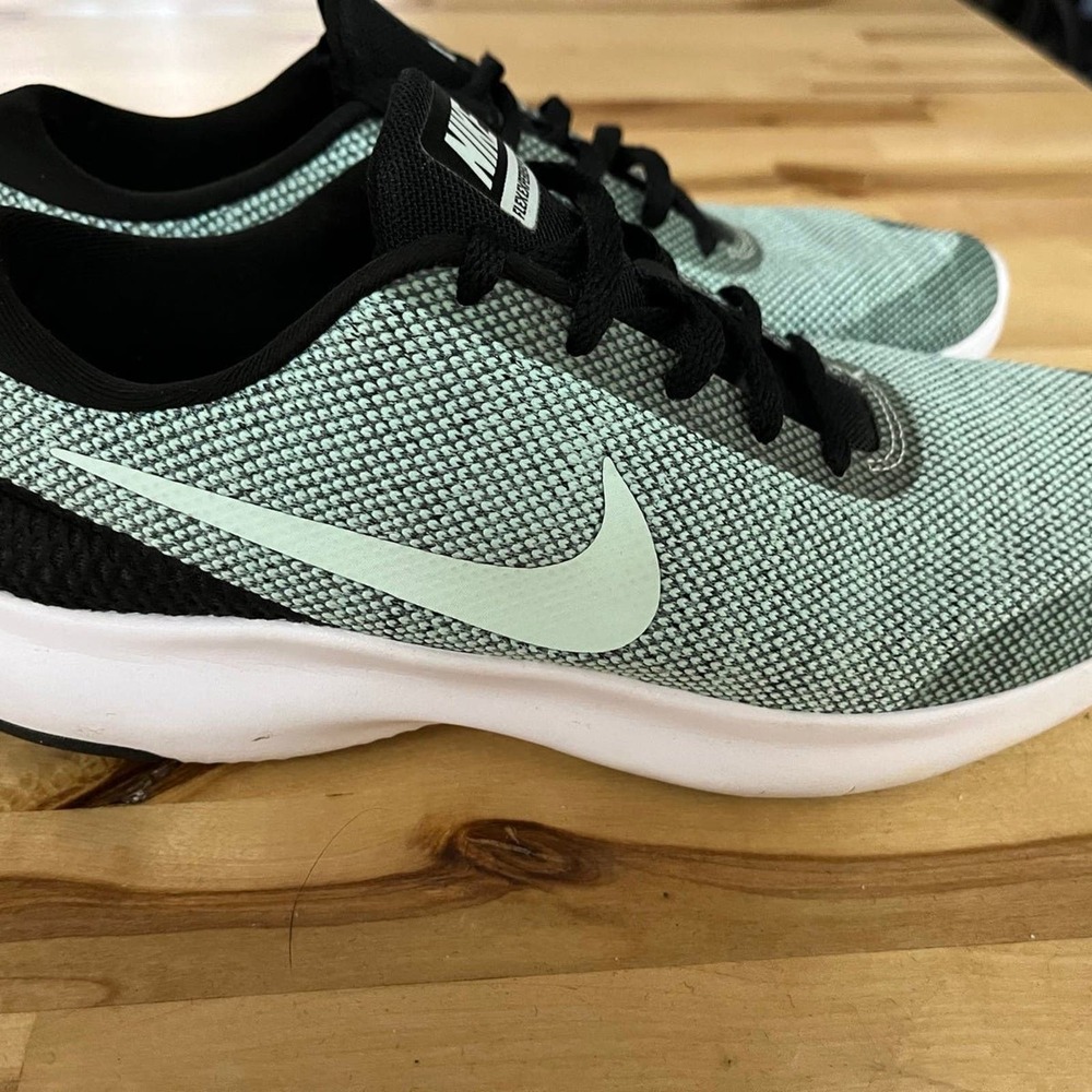 Nike flex green/black womens sneakers size  8